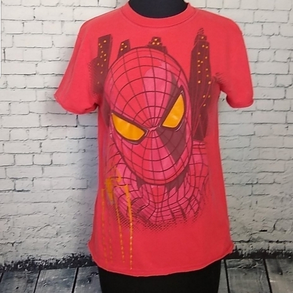 Marvel Spiderman SZ Juniors XL Red T Shirt Face City Background Spiderweb Comic - Picture 9 of 9